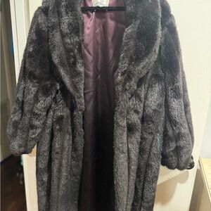 Luxurious Faux Fur Coat in Rich Gray